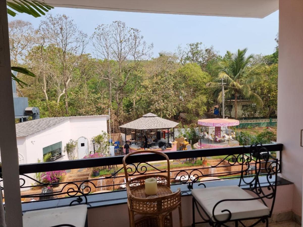 Mademoiselle Boutique Resort And Cafe Vagator Exterior photo